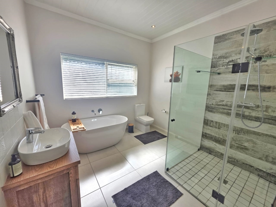 5 Bedroom Property for Sale in Wilderness Central Western Cape